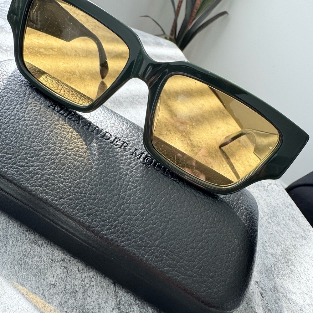 Authentic! Alexander McQueen Olive Sunglasses - Picture 3 of 8